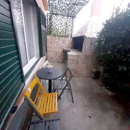Cool Pool Sucurac Apartman