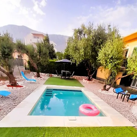 Cool Pool Sucurac Apartman