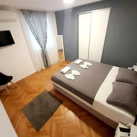 Apartman Cool Pool Sucurac Kastela